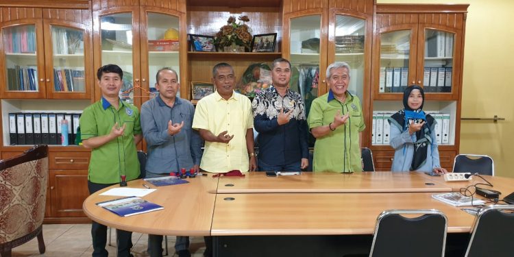 Penandatanganan Kontrak Kerjasama BIMTEK oleh LP2M dan DPRK Aceh Barat Daya.